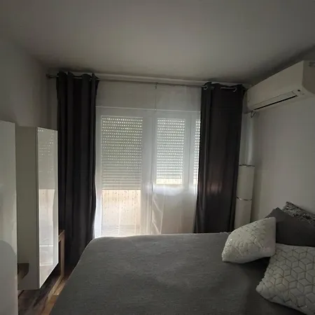 Lux Stan Karaburma Apartment *