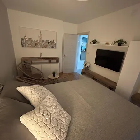 Lux Stan Karaburma Apartment *